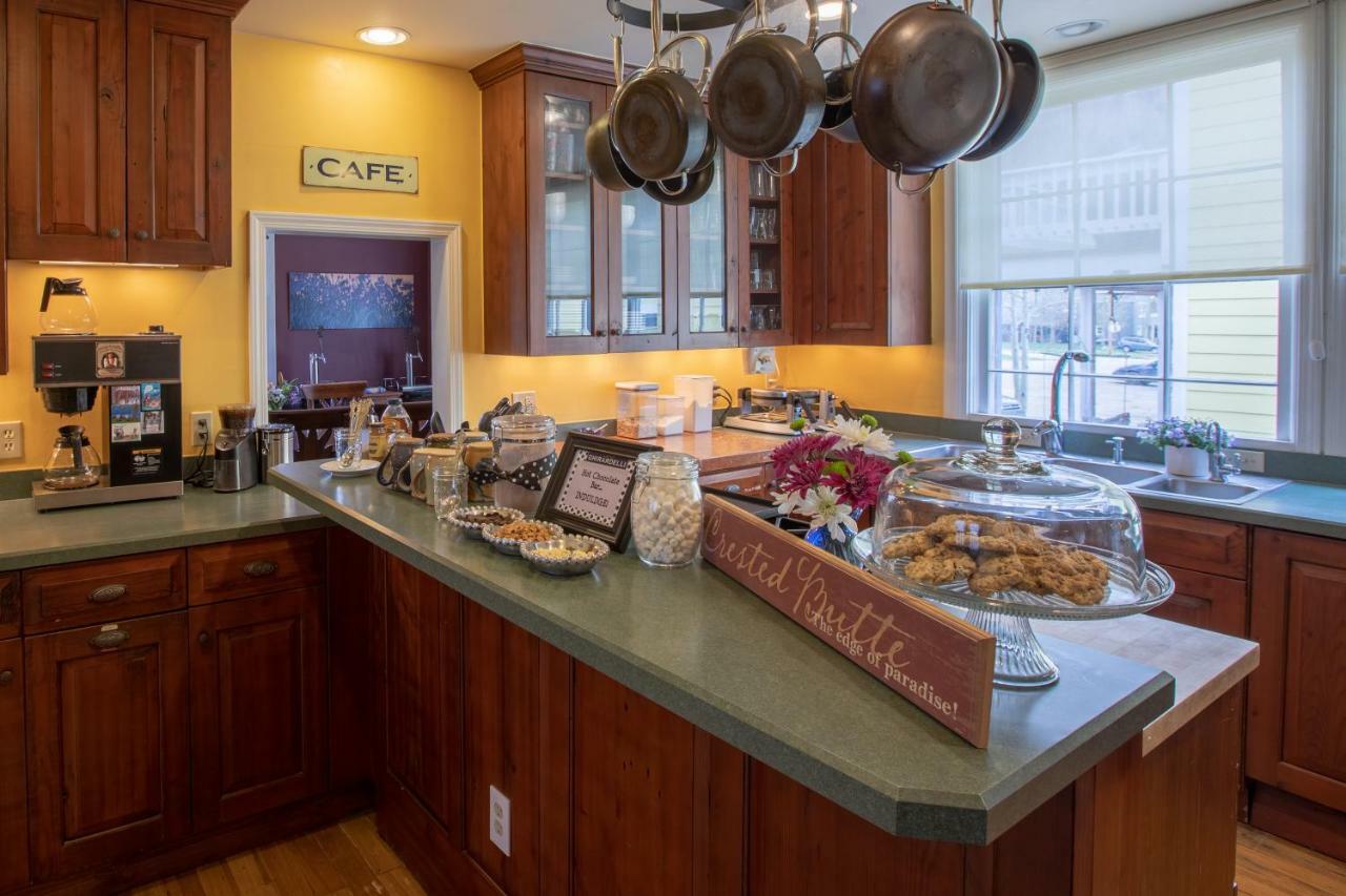 Purple Mountain Bed & Breakfast & Spa Crested Butte Exterior photo